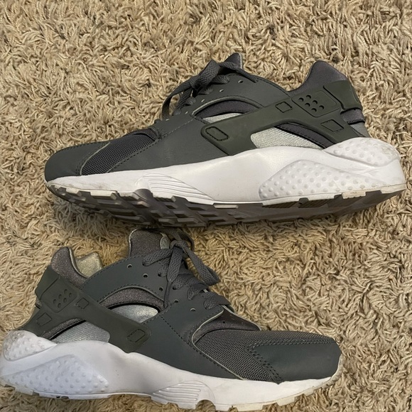 Nike Huarache size 7 youth - Picture 3 of 5